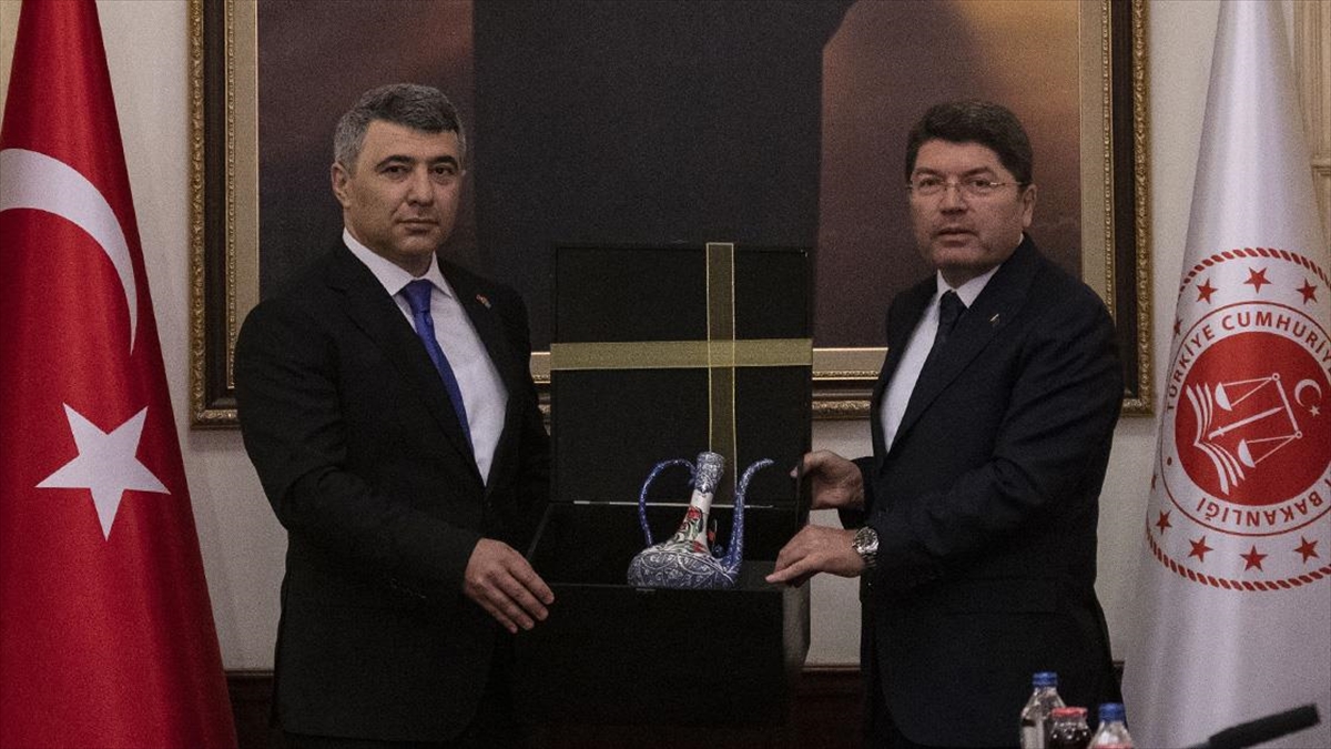 adalet-bakani-tunc-azerbaycan-yuksek-mahkeme-baskani-karimovu-kabul-etti-Yrs3Am2s.jpg