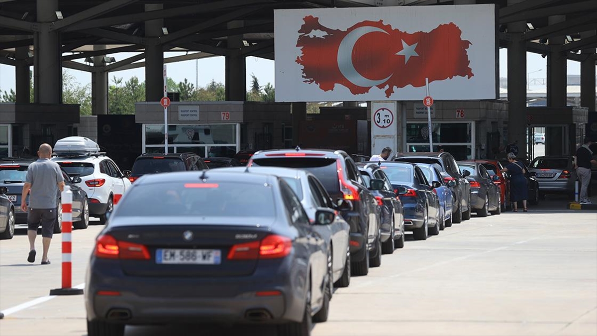 avrupada-yasayan-turklerin-tatil-icin-yurda-gelisleri-suruyor-dRMqMTfD.jpg