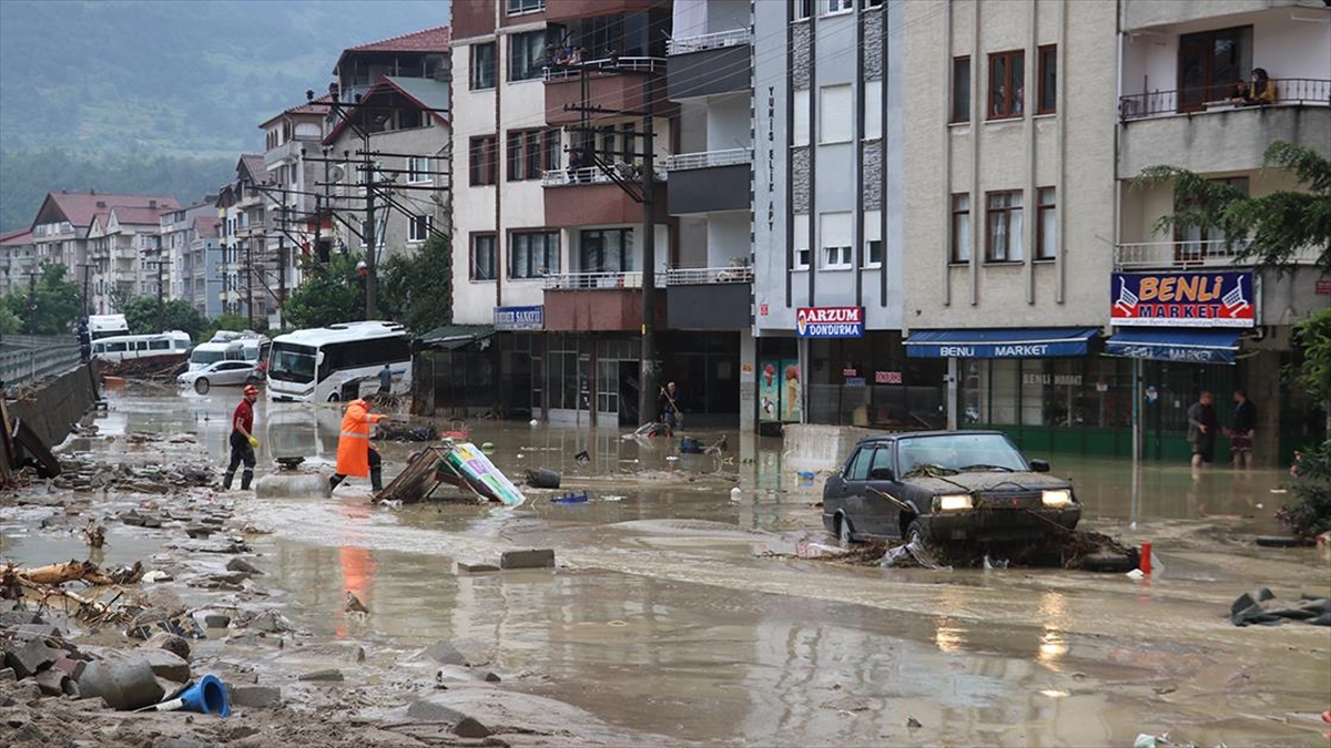 bakan-kacir-selden-etkilenen-illerdeki-kobilere-acil-destek-kredisi-saglanacagini-acikladi-ZcuvJj8A.jpg