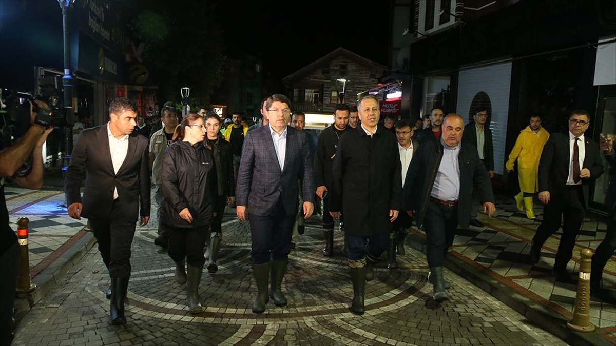 bakanlar-tunc-ve-yerlikaya-selden-etkilenen-bartinda-incelemelerde-bulundu-tFCNzZLS.jpg