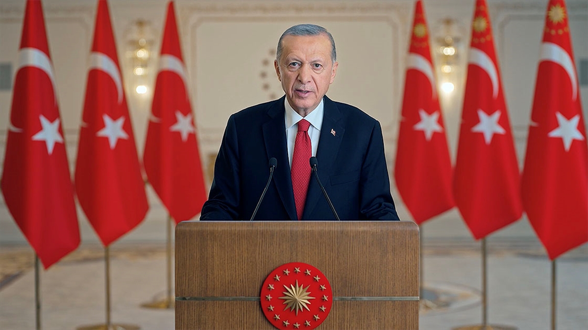 cumhurbaskani-erdogan-kizilayimizin-simgesi-kirmizi-hilal-tum-mazlum-ve-magdurlara-umut-asiliyor-mIFT4LxI.jpg