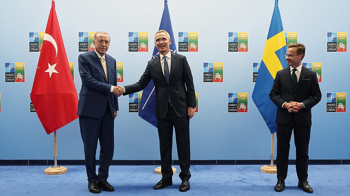 cumhurbaskani-erdogan-nato-genel-sekreteri-stoltenberg-ve-isvec-basbakani-kristerssonla-bir-araya-geldi-H2nta8Tb.jpg