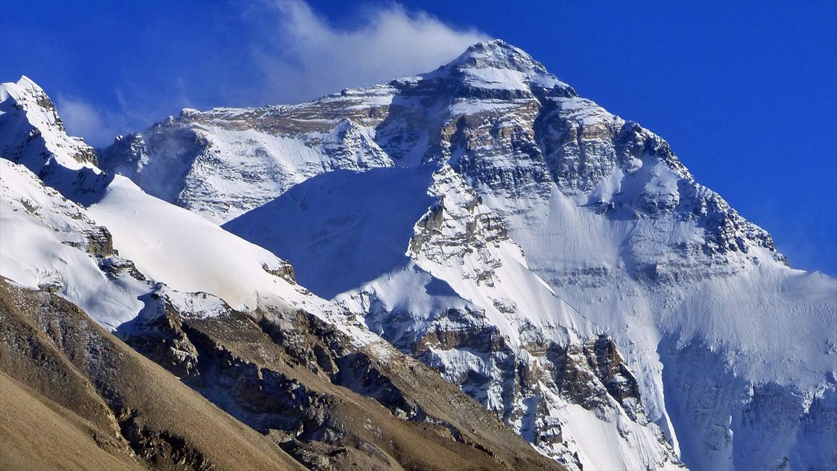 everest-dagindan-donen-ve-6-kisiyi-tasiyan-helikopter-radardan-kayboldu-msSdzkxi.jpg