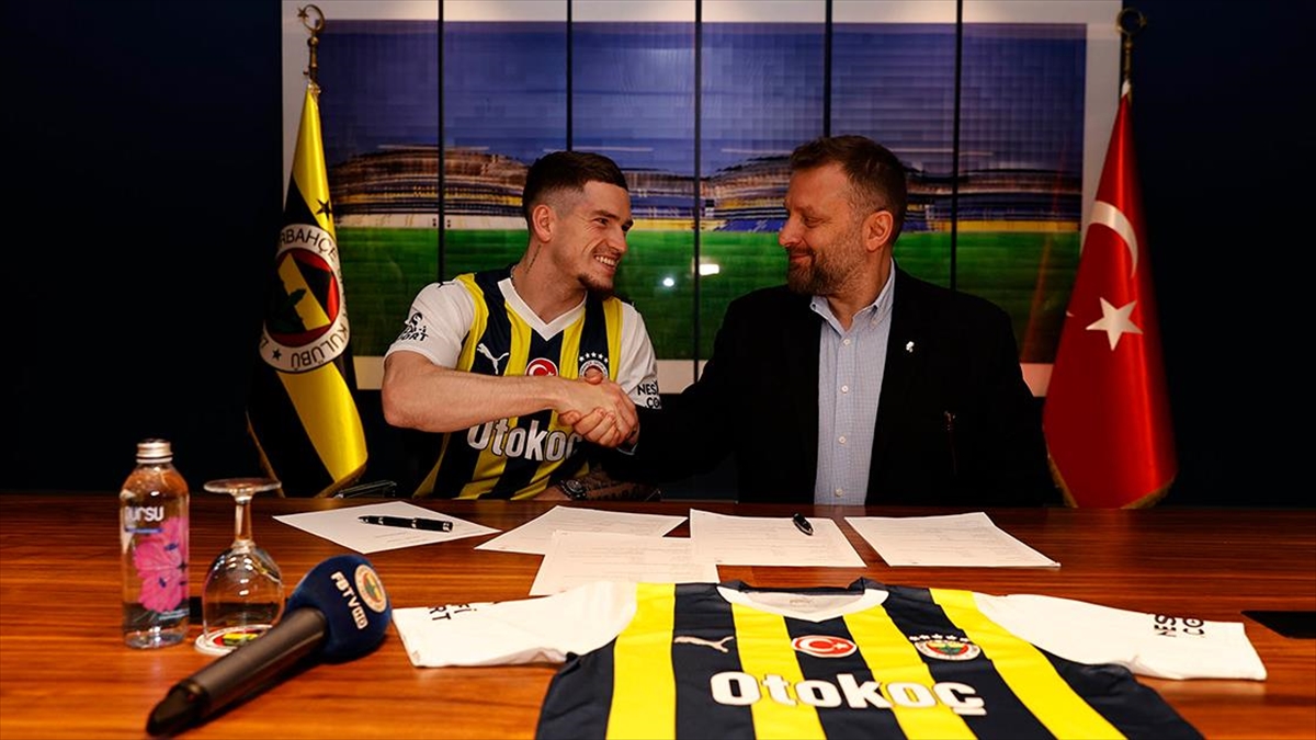 fenerbahce-ingiliz-futbolcu-ryan-kent-ile-4-yillik-sozlesme-imzaladi-NA2QOV8r.jpg
