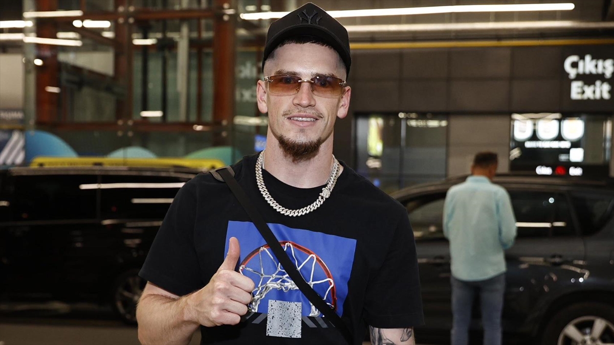 fenerbahcenin-yeni-transferi-ryan-kent-istanbula-geldi-hnhpOwfd.jpg