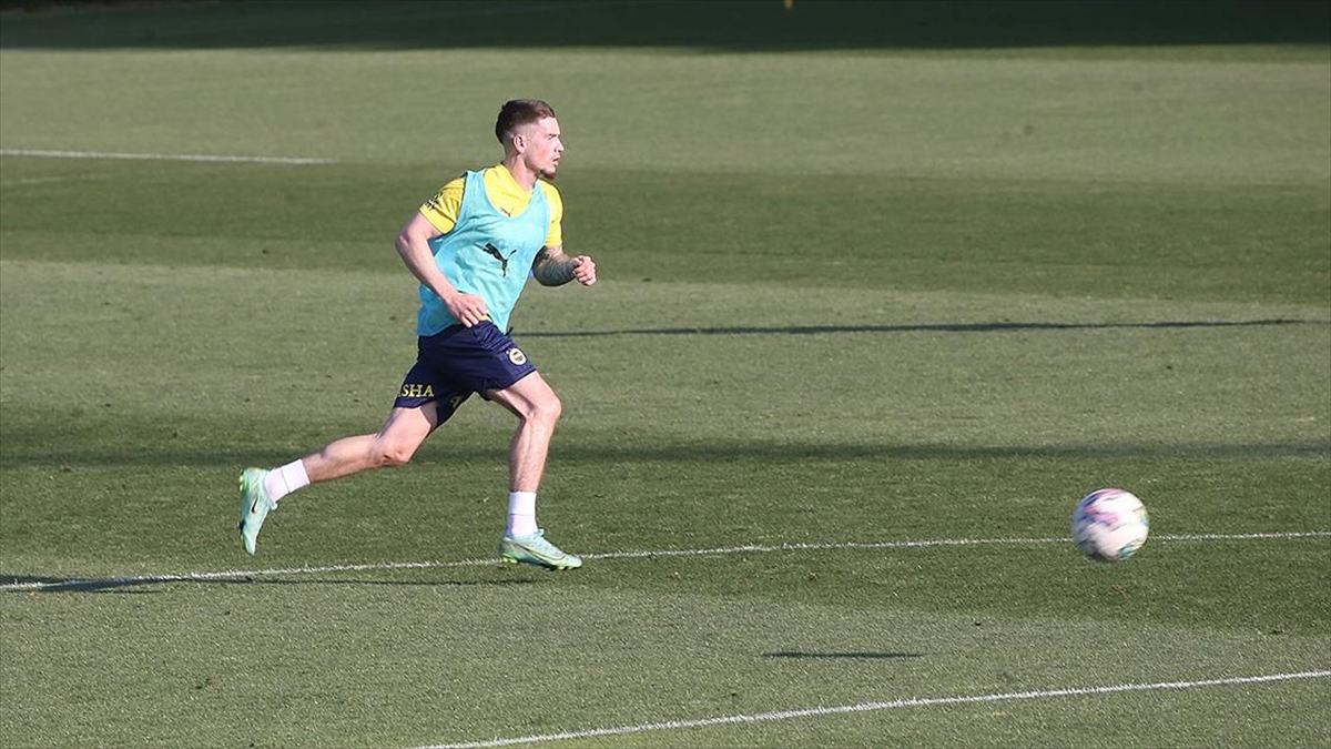 fenerbahcenin-yeni-transferi-ryan-kent-taraftari-heyecanlandirma-sozu-verdi-eRxTKk3V.jpg
