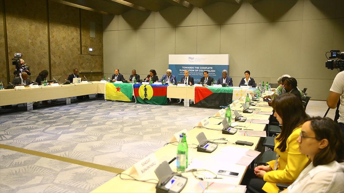 fransa-somurgelerinin-temsilcileri-konferansta-sikintilarini-ve-ozgurluk-mucadelelerini-anlatti-qgEVqtb2.jpg