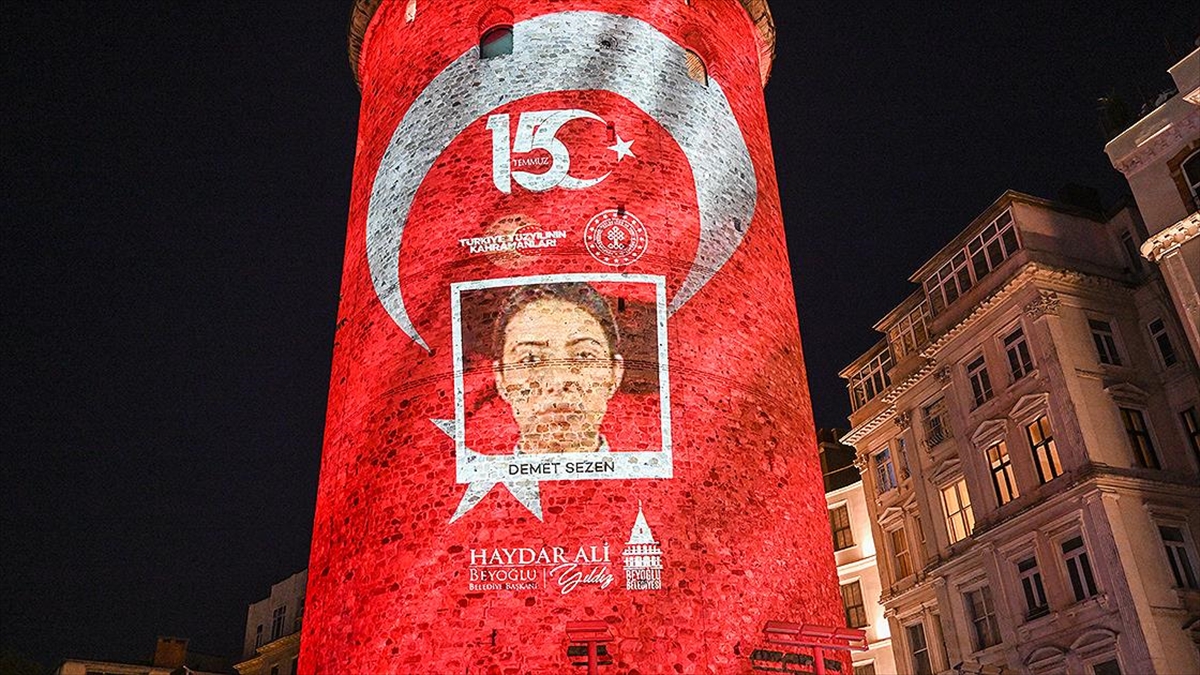 galata-kulesine-15-temmuz-sehitlerinin-fotograflari-yansitildi-W2BBM7Zr.jpg