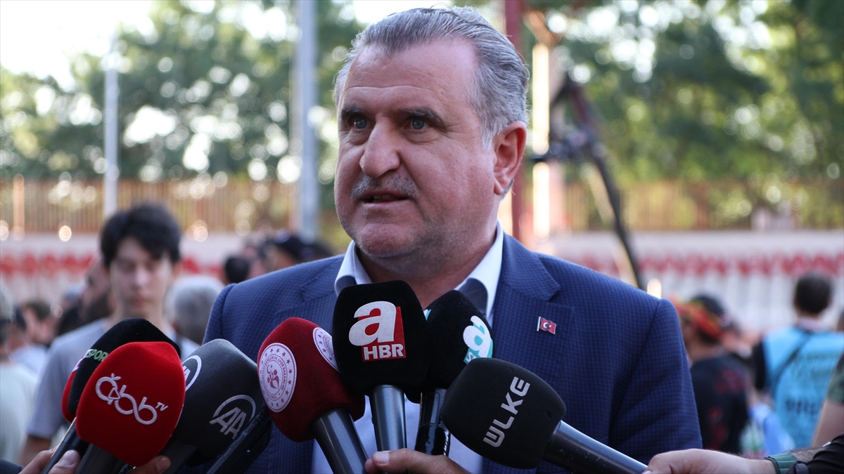 genclik-ve-spor-bakani-bak-milletimiz-yagli-guresi-seviyor-G52HfEZ2.jpg