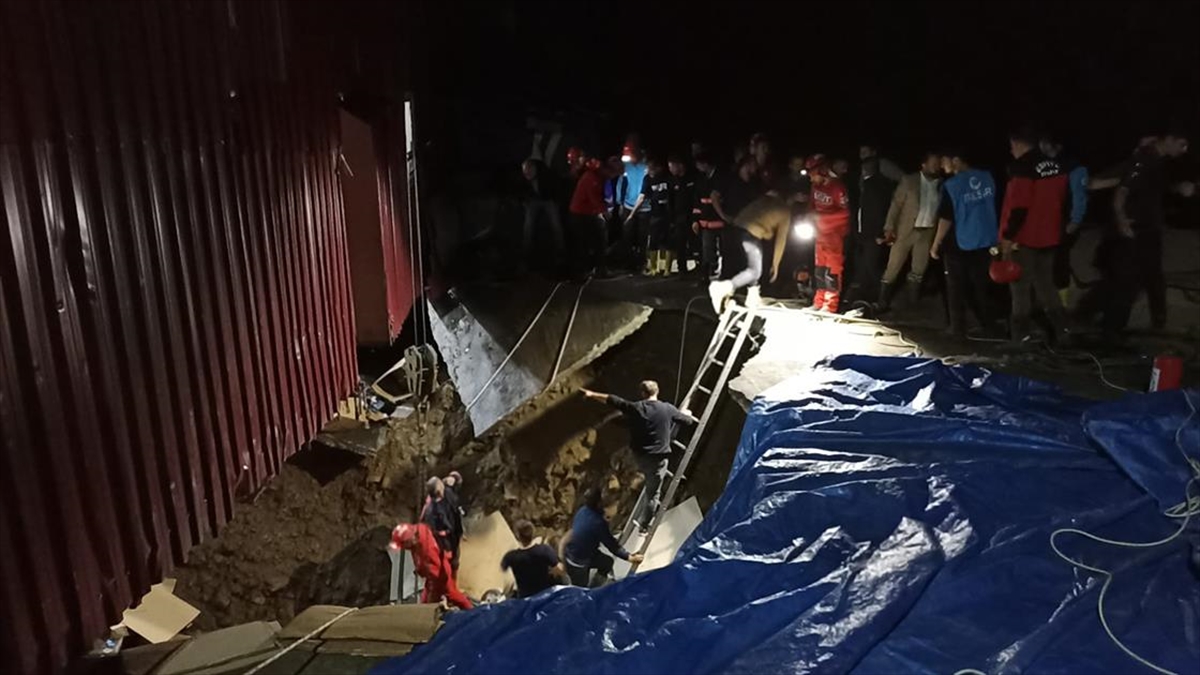 giresunda-zemini-coken-fabrikada-gocuk-altinda-kalan-3-isciden-2si-kurtarildi-Urk1pk1Y.jpg