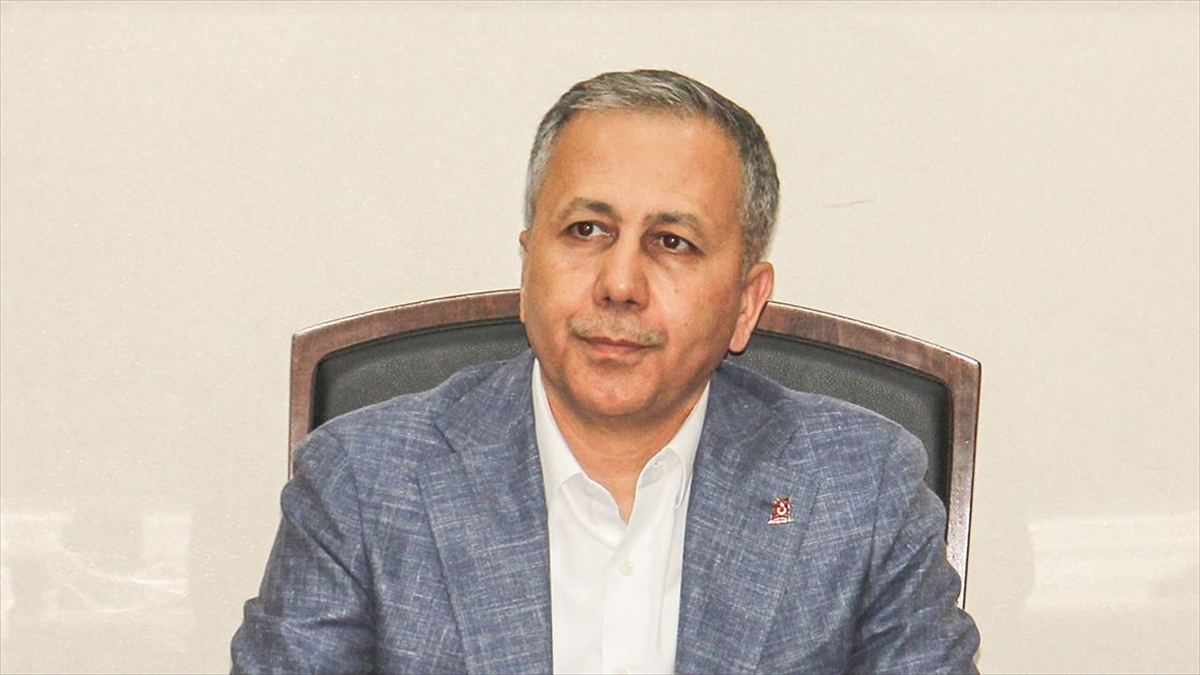 icisleri-bakani-yerlikaya-168-gocmen-kacakcisi-organizatoru-tutuklandi-weaRLTrs.jpg