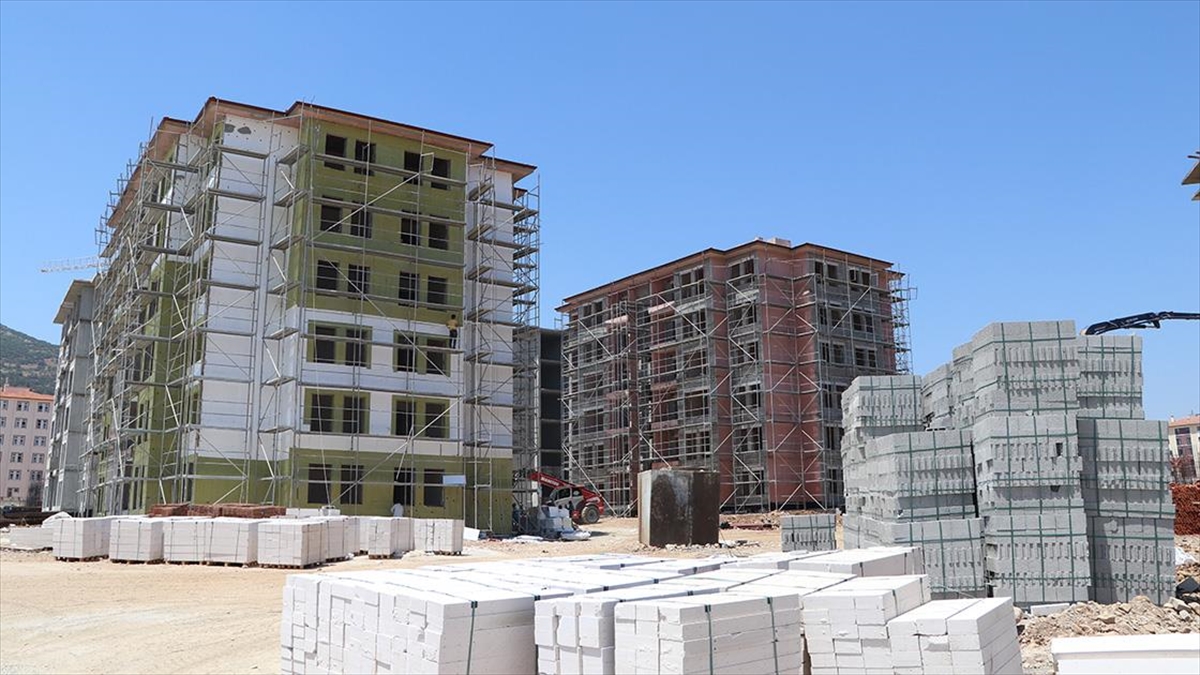 islahiyedeki-deprem-konutlarinda-kaba-insaati-biten-bloklarda-dis-cephe-calismalari-yapiliyor-7XsTppKN.jpg