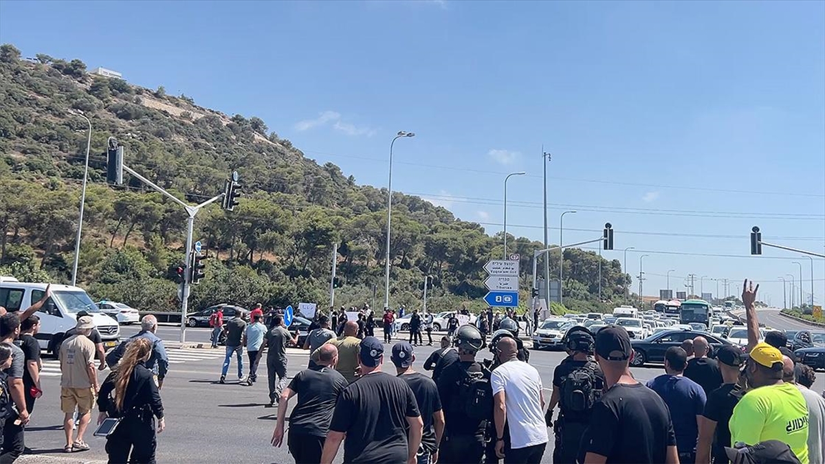 israil-vatandasi-filistinliler-bolgelerindeki-suc-oranlarinin-artisina-karsi-gosteri-duzenledi-Jgi6T23O.jpg