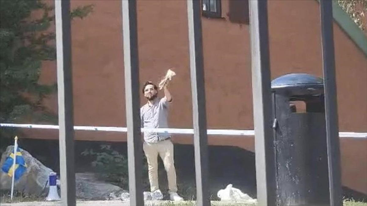 isvec-kuran-i-kerimin-yakilmasi-ulkenin-iyi-imajini-kotuye-cevirebilir-wid8feQn.jpg