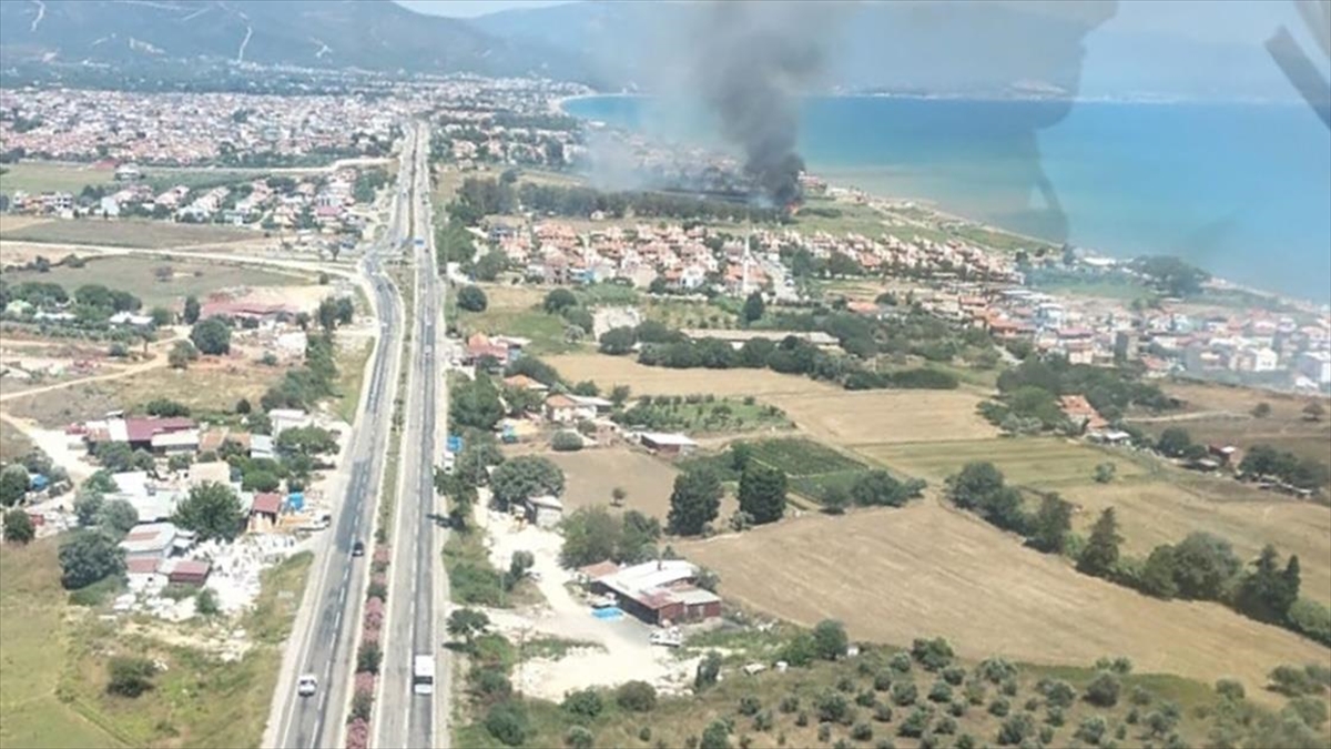 izmirde-sazlik-alanda-cikan-yangin-kontrol-altina-alindi-8gsbVGkt.jpg