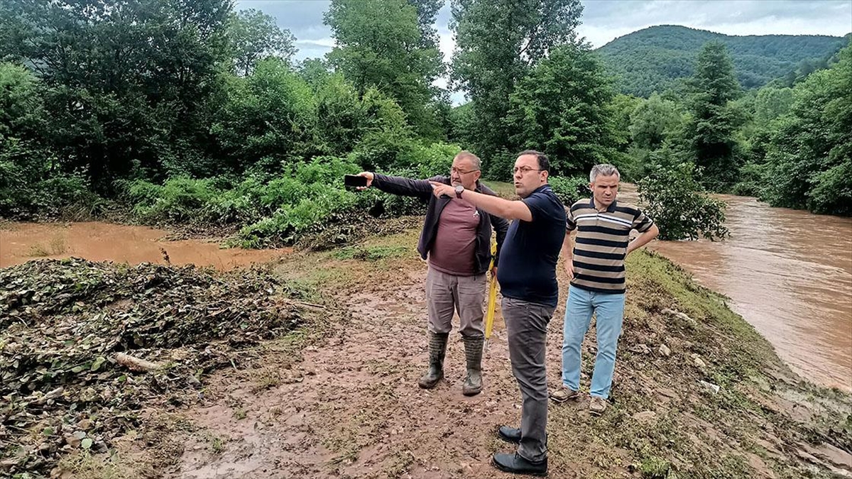 kastamonuda-saganak-nedeniyle-su-taskini-meydana-geldi-BPIZxEd1.jpg
