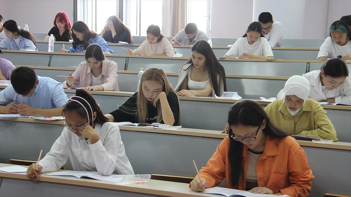 kirgizistan-turkiye-manas-universitesine-giris-sinavi-yapildi-dyHY33Ka.jpg