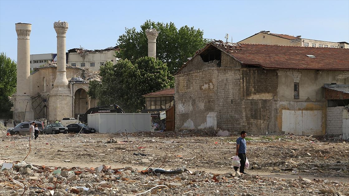 malatya-esnafi-depremde-yikilan-is-yerleri-icin-can-suyu-bekliyor-OfGwuKWM.jpg