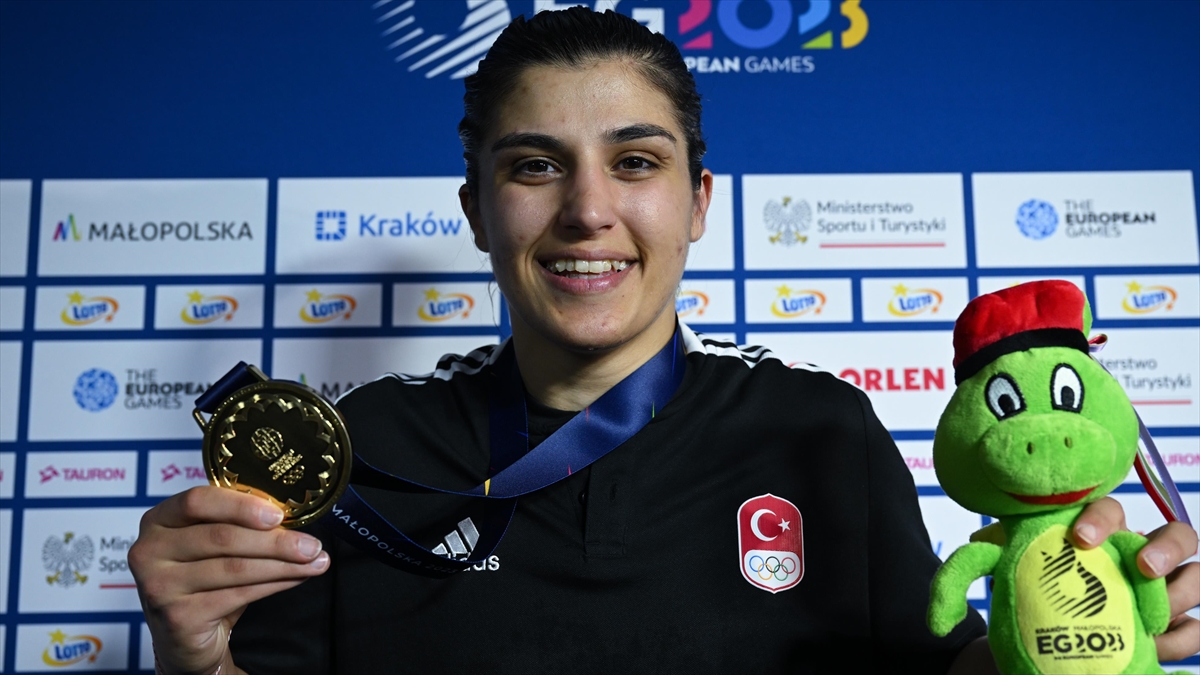 milli-boksor-busenaz-surmeneliden-3-avrupa-oyunlarinda-altin-madalya-pDGsK26q.jpg