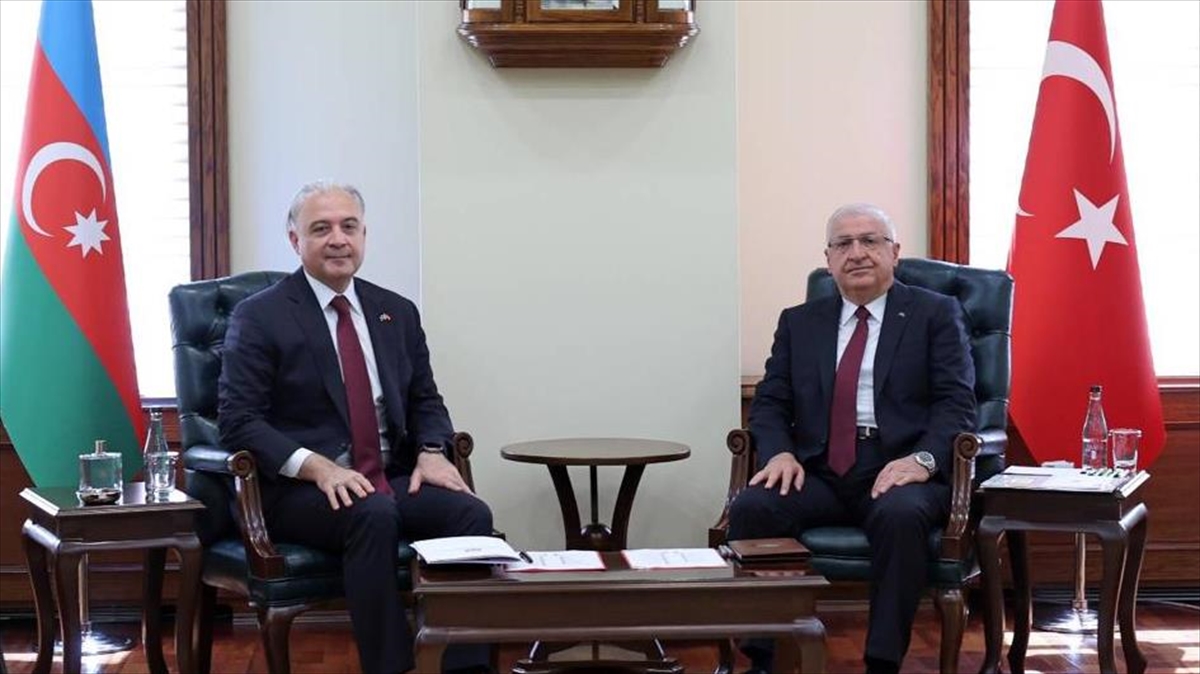 milli-savunma-bakani-guler-azerbaycan-cumhurbaskani-yardimcisi-ahadov-ile-gorustu-ivaHi1cP.jpg