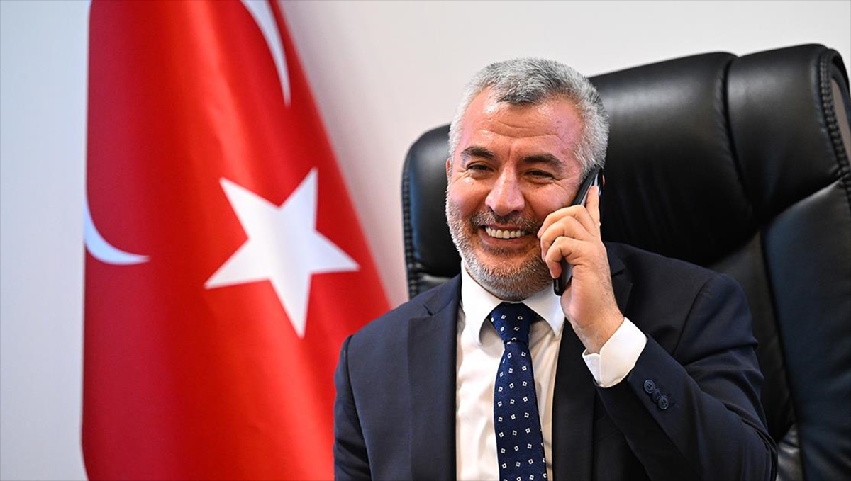osym-baskani-ersoy-yksdeki-10-sampiyonu-tek-tek-tebrik-etti-WylpbXGt.jpg