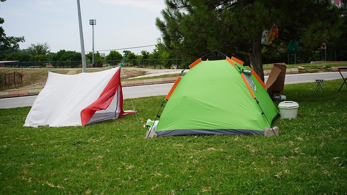 otellerde-yer-bulamayan-kirkpinar-sevdalilari-parklara-cadir-kurdu-77CMSIHu.jpg