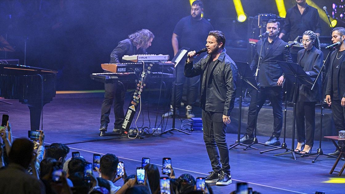 sinan-akcil-cumhurbaskanligi-bestepe-millet-kongre-ve-kultur-merkezinde-konser-verdi-I7fWhZsl.jpg