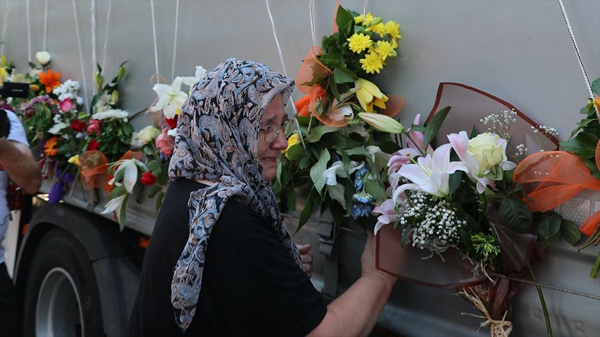 srebrenitsa-soykiriminin-yil-donumunde-defnedilecek-cenazeler-saraybosnadan-dualarla-ugurlandi-a235vpN8.jpg