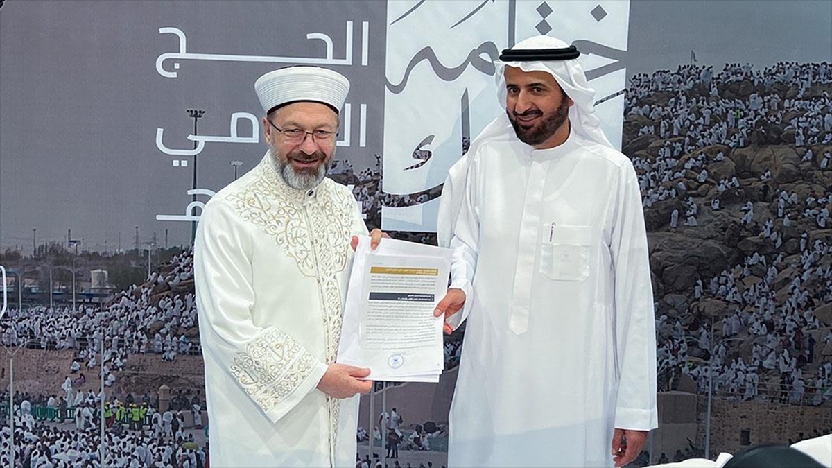suudi-arabistan-hac-ve-umre-bakanligindan-diyanet-isleri-baskanligina-odul-iJyrdKBi.jpg
