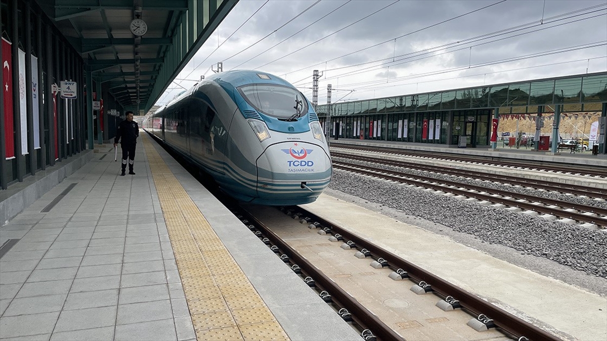 tcdd-turkiyeyi-demir-aglarla-oruyor-5ntUMhpt.jpg