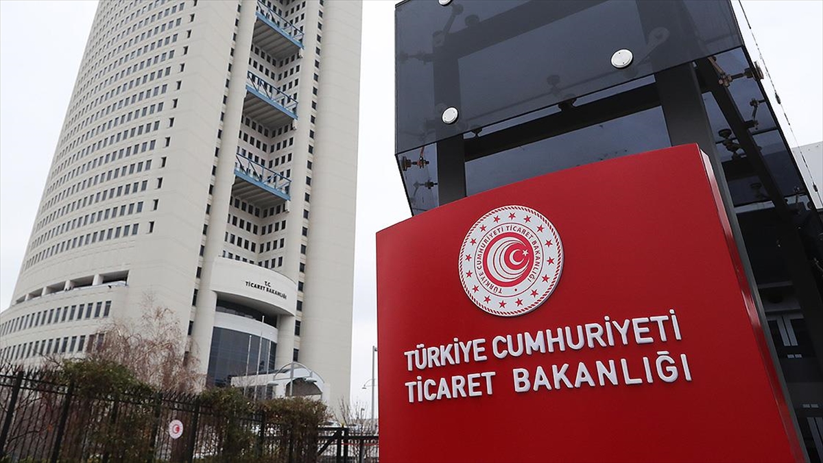 ticaret-bakanligindan-ikinci-el-arac-satis-ilanlarinda-sifir-atarak-tuketiciyi-aldatanlara-uyari-HKxHVTFK.jpg