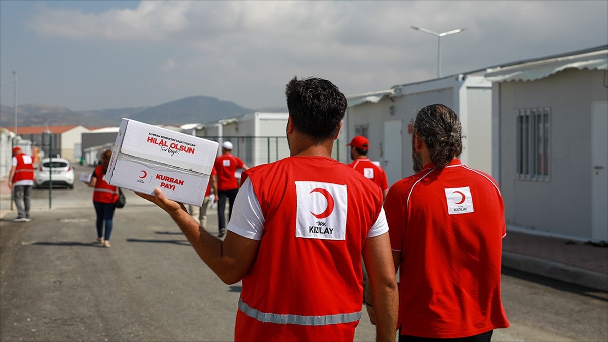 turk-kizilay-deprem-bolgesinde-50-ton-kurban-payi-dagitti-Td82mgs1.jpg