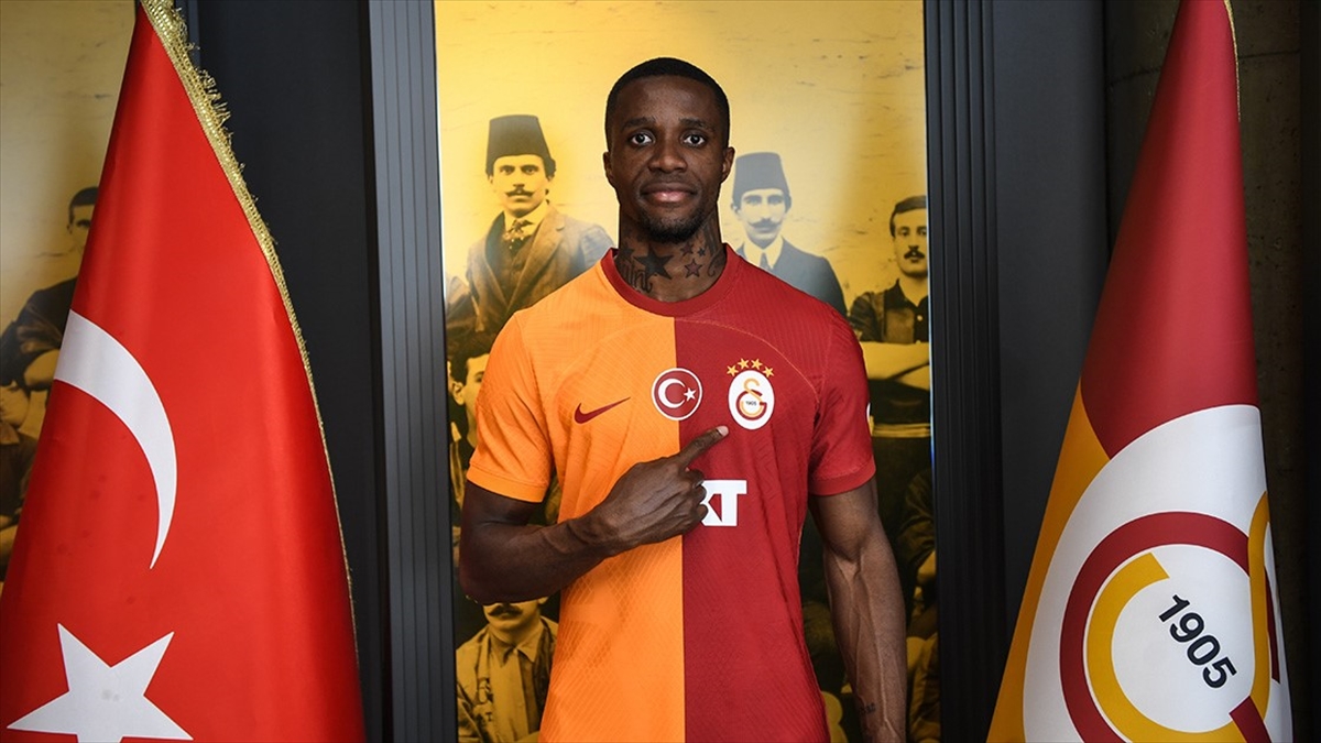 uefadan-wilfried-zaha-paylasimi-Skifkk5F.jpg