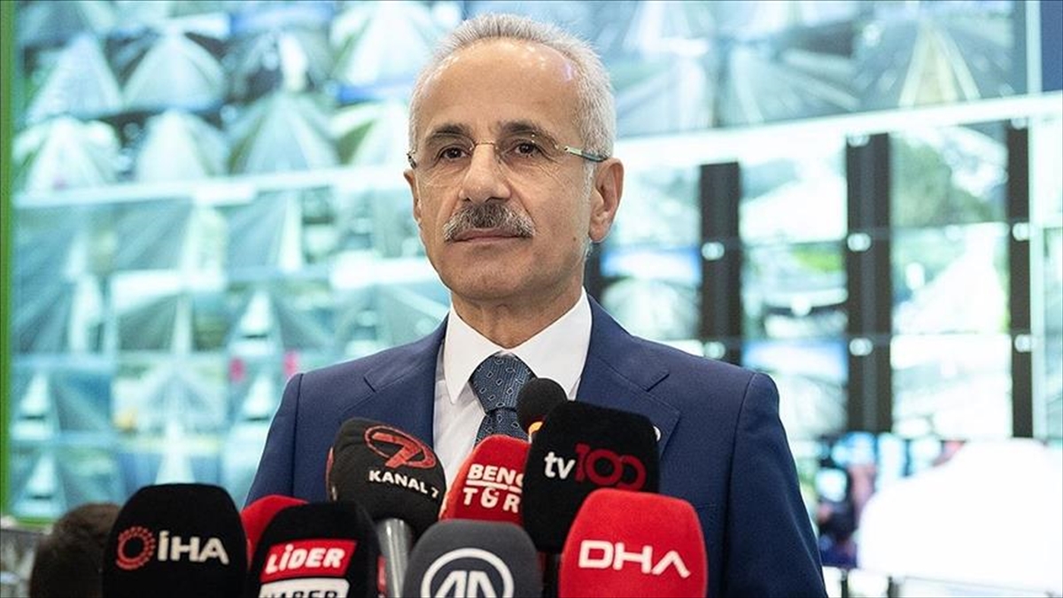 ulastirma-ve-altyapi-bakani-uraloglu-kara-yolu-ulasiminda-sel-nedeniyle-yer-yer-aksakliklar-meydana-gelmistir-fp2dUXGX.jpg