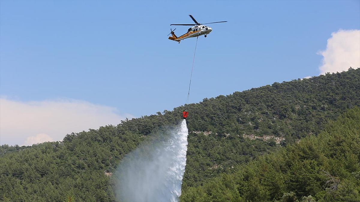 yangin-sondurme-helikopteri-nefes-dunku-yanginda-hem-gunduz-hem-gece-70den-fazla-sorti-yapti-uuKNB5HF.jpg