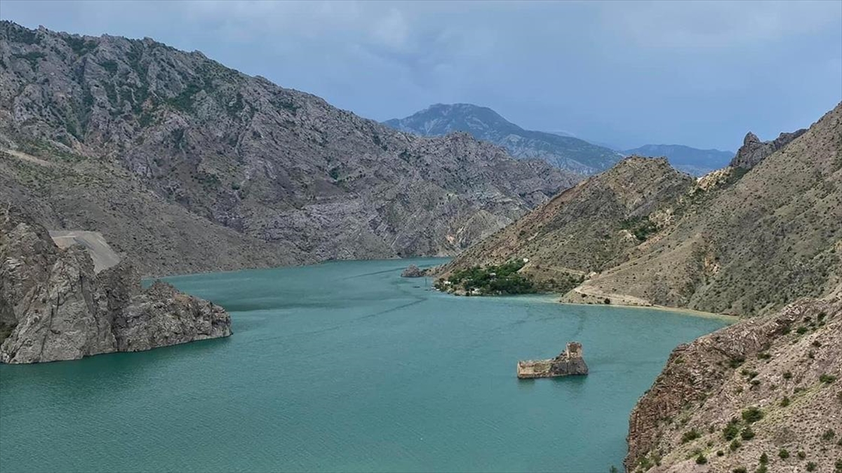 yusufeli-barajinda-bot-ve-kano-turizmi-basladi-3f9EL5ql.jpg