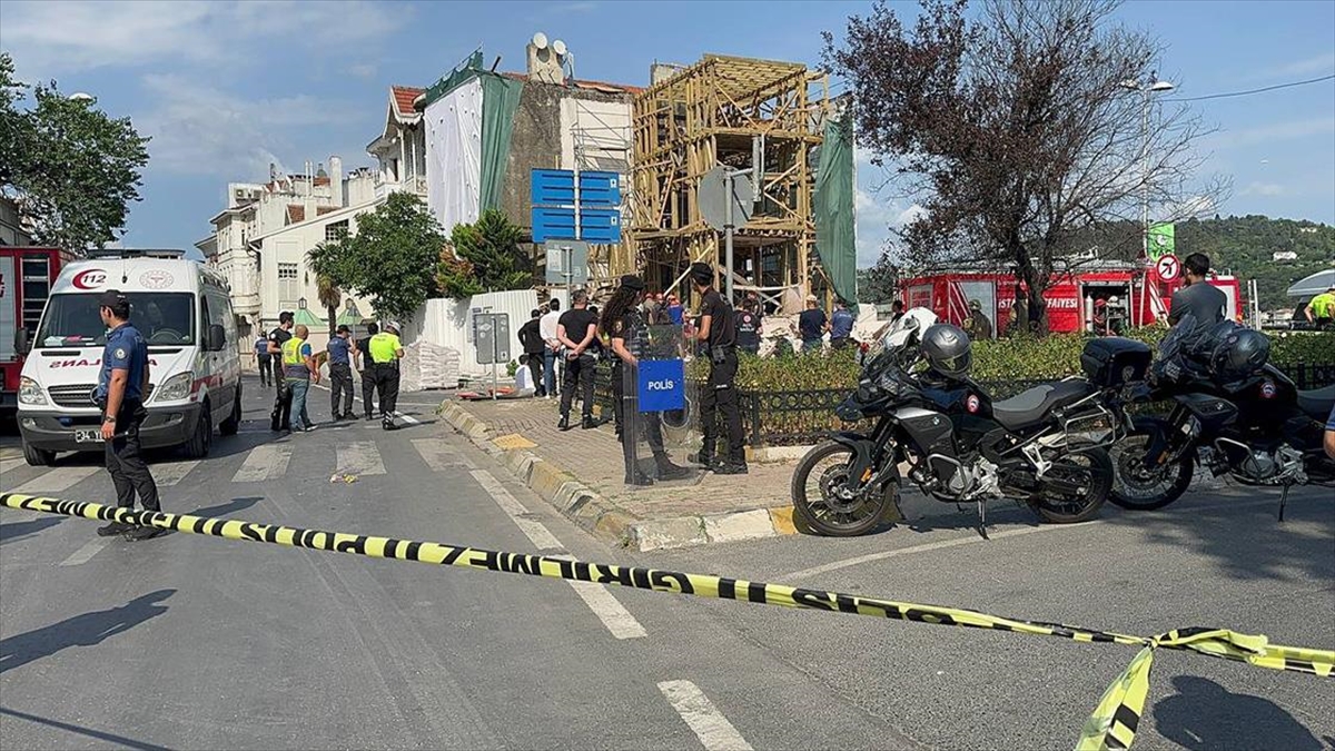 besiktasta-restore-edilen-yol-yalisinda-kismi-cokme-meydana-geldi-gSCdFx6S.jpg