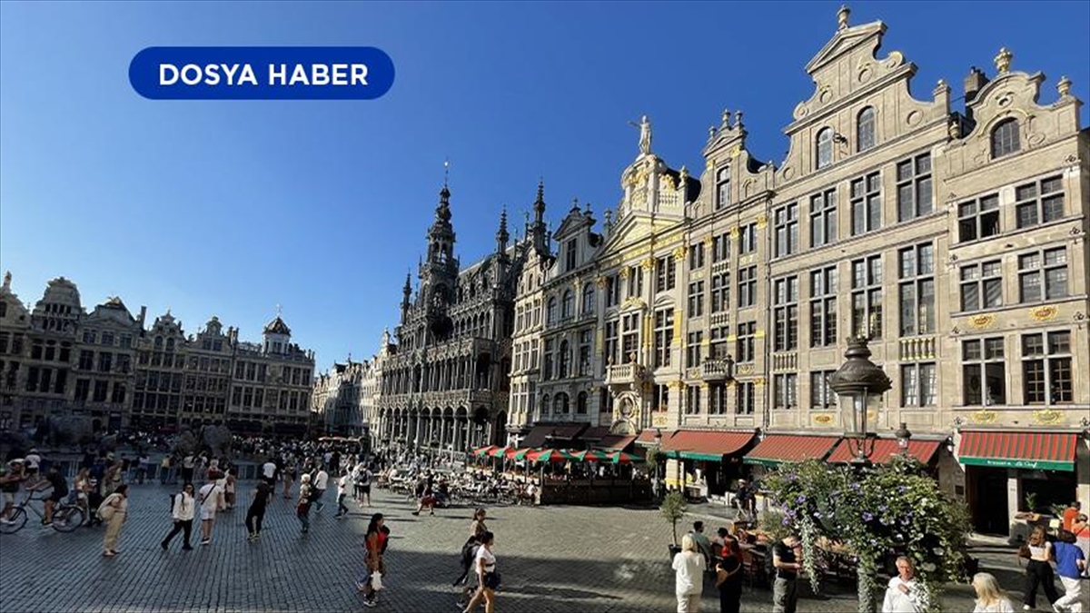 brukselin-altin-renkli-acik-hava-muzesi-grand-place-meydani-4fMEPphN.jpg