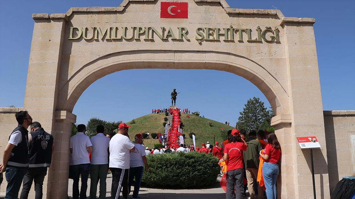 buyuk-zaferin-101-yilinda-dumlupinar-sehitliginde-ziyaretci-yogunlugu-2AL1InWP.jpg
