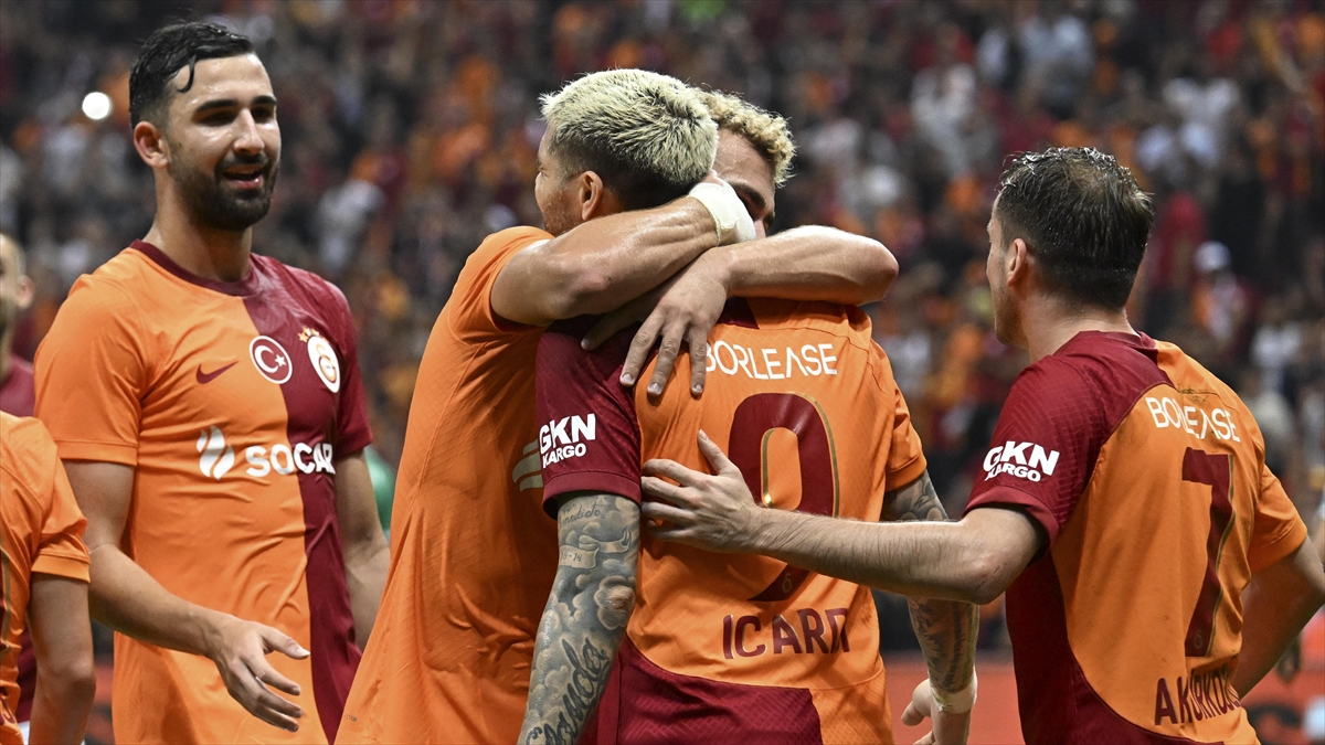 galatasaray-uefa-sampiyonlar-liginde-play-off-turunda-hhFnKgPt.jpg