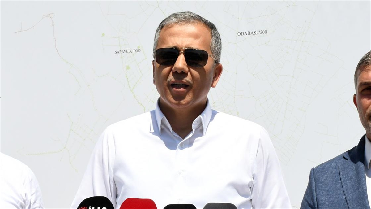icisleri-bakani-ali-yerlikaya-agir-hasarli-olup-yikilmasi-gereken-yapi-stokumuzun-su-ana-kadar-yuzde-49u-bitirildi-bQddh4WQ.jpg