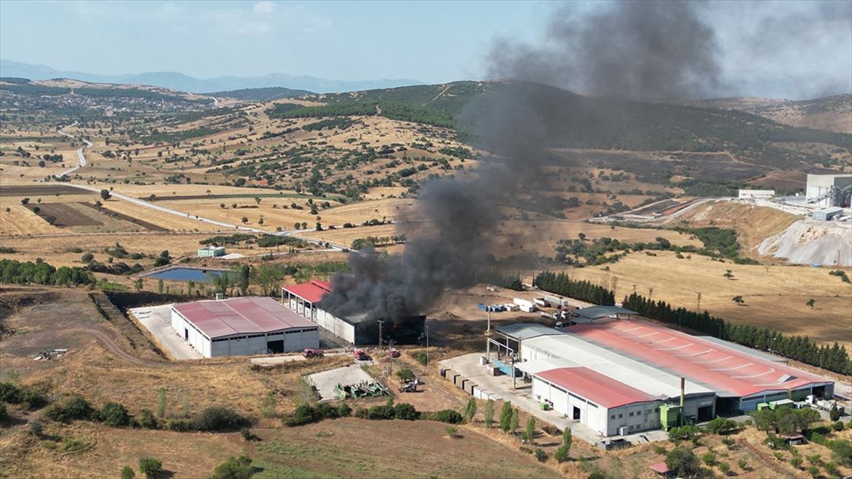manisada-kati-atik-bertaraf-tesisinde-cikan-yangina-mudahale-ediliyor-5YXgNGnn.jpg