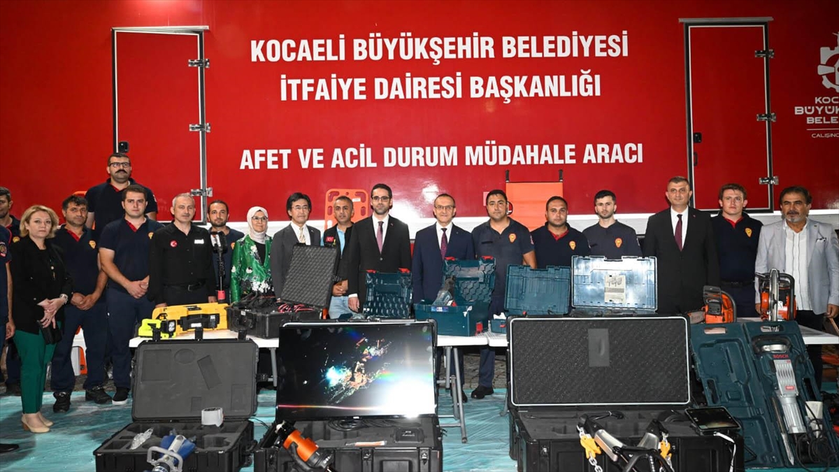 marmara-depreminde-hayatini-kaybedenler-golcukte-anildi-Ye6LLPgc.jpg