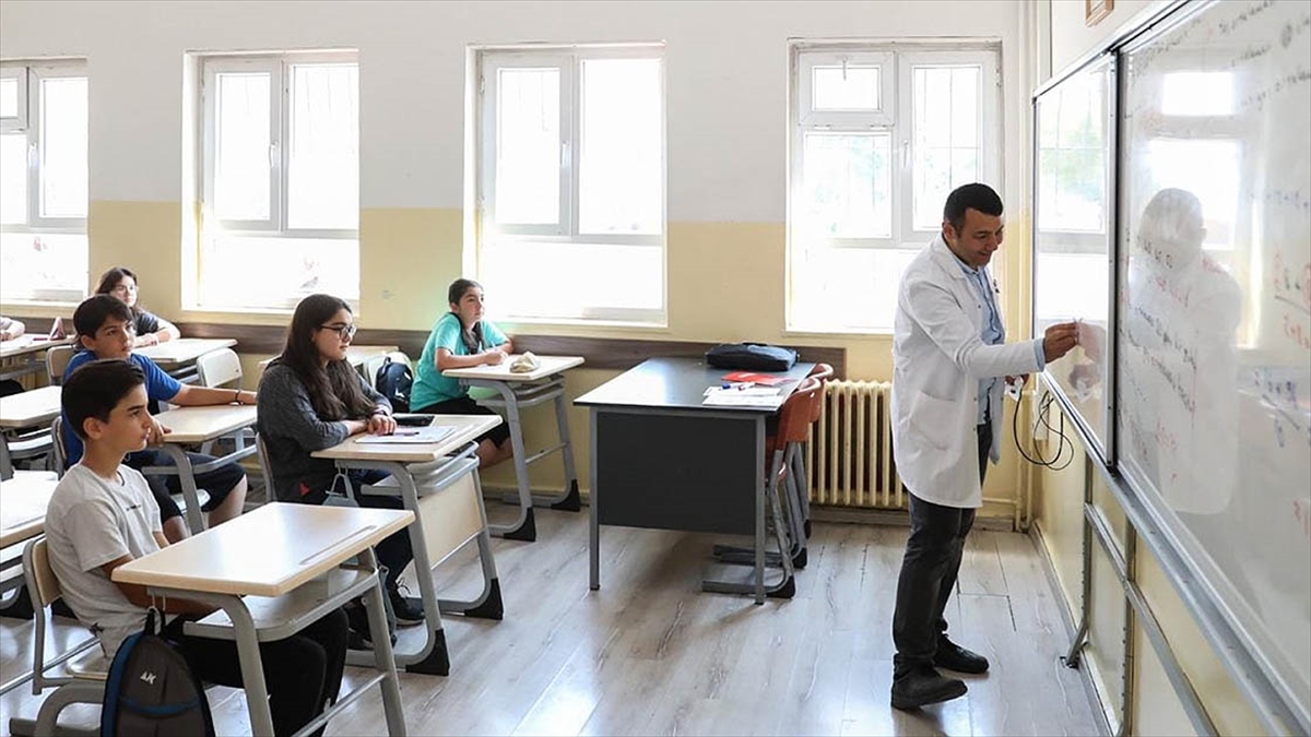 ogretmenlerin-ikinci-yer-degistirme-sonuclari-aciklandi-2lImT2g5.jpg