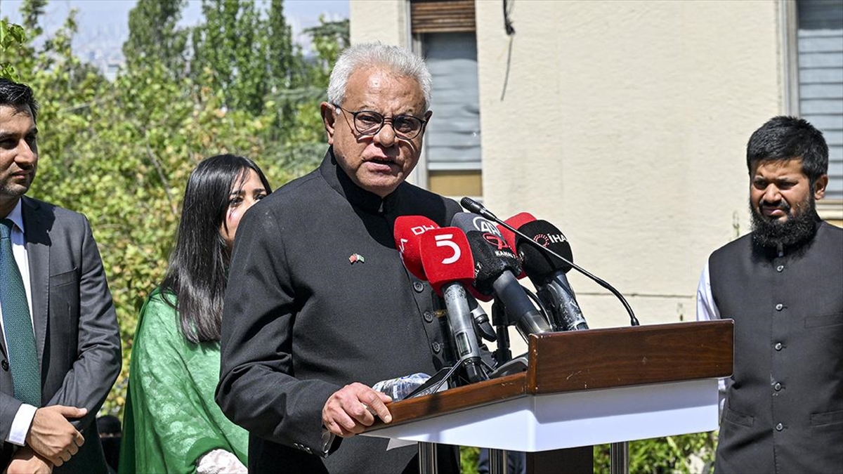 Pakistan’ın Ankara Büyükelçisi, Türkiye ile savunma alanındaki işbirliğinin örnek teşkil ettiğini belirtti