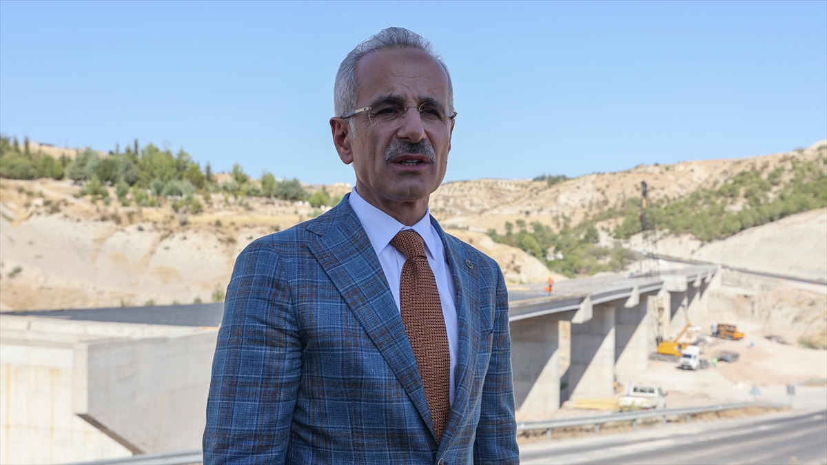 ulastirma-ve-altyapi-bakani-uraloglu-deprem-nedeniyle-adiyamanimiza-daha-fazla-hizmet-etme-gayreti-icerisinde-olacagiz-JL6KlHFR.jpg