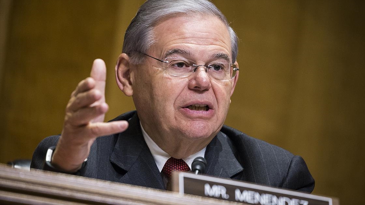 abd-kongresinin-onde-gelen-isimlerinden-bob-menendezin-basi-altinlarla-dertte-AZcsid8j.jpg