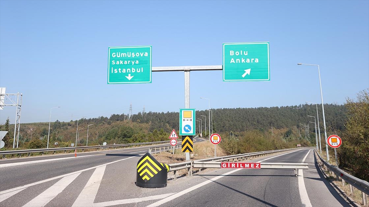 anadolu-otoyolu-kaynasli-abant-arasi-ankara-yonu-onarim-icin-trafige-kapatildi-dRt9FrMZ.jpg