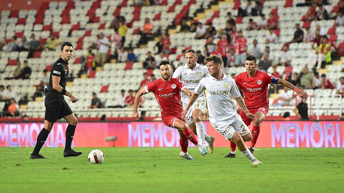 antalyaspor-evinde-yilport-samsunsporu-2-golle-yendi-lK53NBNr.jpg