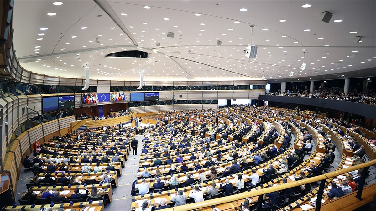 avrupa-parlamentosunda-milletvekili-sayisi-artirildi-1mBU7BiH.jpg